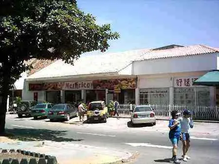 Merca Rico Auto-mercado en la avenida Libertadores con calle 18.