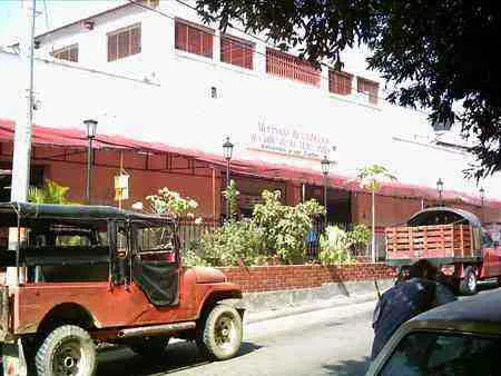 Exterior del Mercado La Cabrera. Calle 18 entre avenidas 4a y 5a.