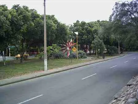 Monumento en metal en la Avenida los Libertadores.
