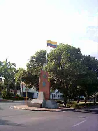Monumento en la Avenida Libertadores con calle 17.