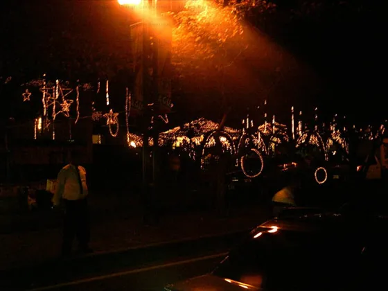 Restaurante Carritos Uno de los mas conocidos de Cúcuta Presenta una espectacular iluminación
