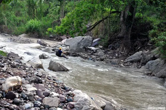 A falta de puente, buena es una garrucha antigua tarabita de origen prehispánico sobre el río Cáchira, Norte de Santander - Colo