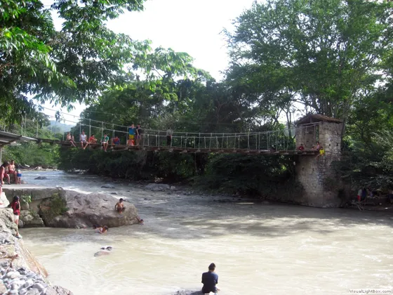 Balneario en aguas del río Peralonso, Municipio de Santiago, Norte de Santander