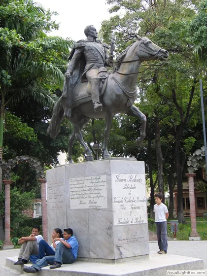 Monumento a Simón Bolívar, Plaza de Bolívar en San José de Cúcuta, Norte de Santander - Colombia