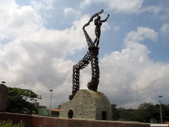 Monumento al compositor cucuteño Arnulfo Briceño, Paseo del Malecón. San José de Cúcuta, Colombia