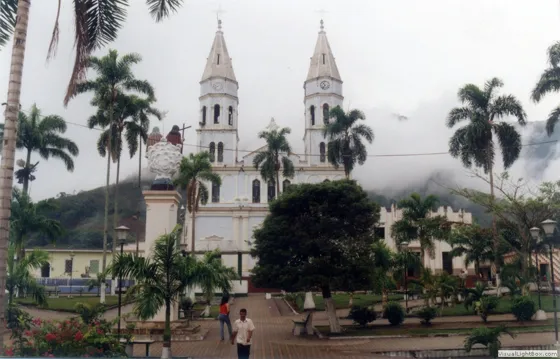 Plaza y templo parroquial de Arboledas, Norte de Santander - Colombia