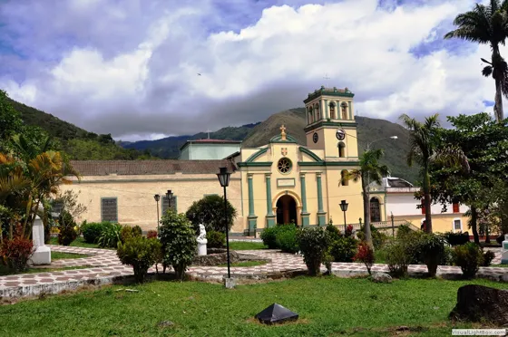 Plaza y Templo Parroquial de Bochalema, Norte de Santander