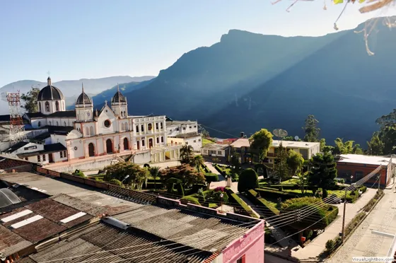 Plaza y Templo Parroquial de Herrán, Norte de Santander, Colombia
