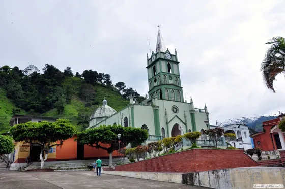 Plaza y Templo Parroquial del corregimiento de La Vega, municipio de Cáchira, Norte de Santander