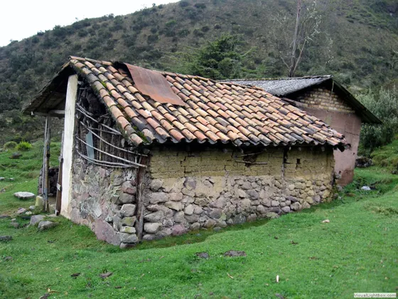 Ranchito triste en los páramos de Chitagá, Norte de Santander - Colombia