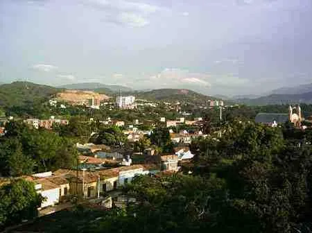 Vista de barrios y cerros de la ciudad