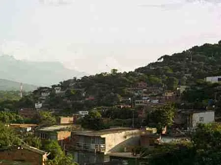 Barrios en las laderas de los cerros