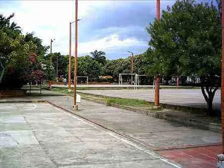 Canchas deportivas en un parque
