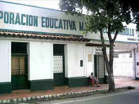 Corporación Educativa Mayor del Desarrollo. Avenida 3a entre calles 13 y 14.
