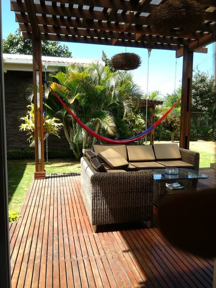Estadero con pérgola en madera y hamaca de la casa en venta, Recta Corozal